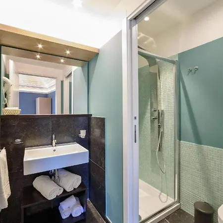 Achille, Mit Blick Auf Den Duomo Ragusa