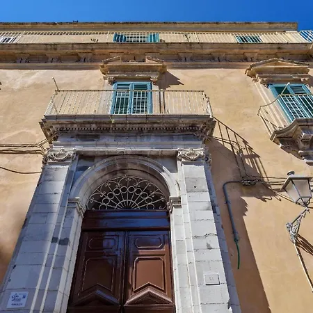Achille, Mit Blick Auf Den Duomo * Ragusa